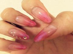 キラキラ輝きを放つ、ジェルネイルのラメグラデーションのすすめ