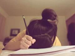 どうして"ど忘れ"するの？意外な理由と記憶を思い出す方法について