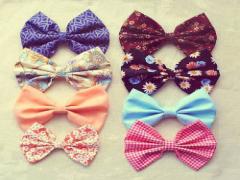 後ろ姿をいつもよりぐっと可愛く。お団子の下に付けるリボンバレッタ