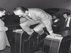 みんなで元気よくジャンプ！ソラリーマン風写真を撮りに行こう♪