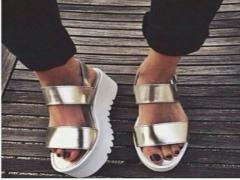 《存在感120%》メタリックネイルで周りの女の子とワンランク差をつけよう♡