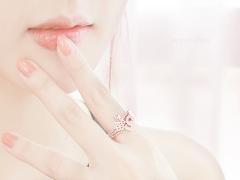 これからのスキンケアは、化粧水で保湿しながら角質ケア！