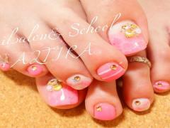 サンダルの季節到来！どんなフットネイルが似合うかな♡　