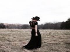 何か足りない"何か"はコレ！オシャレさんが持っているシンプルコーデ格上げアイテ