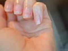 繰り返したジェルネイルの副作用 「薄くなった爪」 を健康に戻す7つの方法