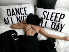 「おやすみなさい」のその前に。ベッドの上で出来る女磨き3選