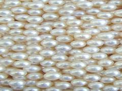 パールが主役♡ぐっと華やかさ増す魅惑のパールネイル集