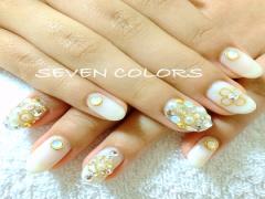 ホワイトベースにパーツ乗せまくりたい！大人っぽ派手ネイルカタログ