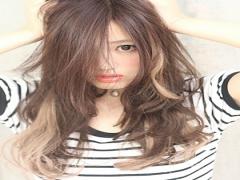 風になびく度視線奪う。インナーカラーを忍ばせて個性大爆発っ☆”