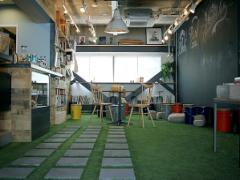 芝生で寝っ転がってサンドイッチを頬張れるカフェ「Bird」@代官山