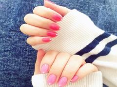 ちゅるんとジューシーな透け感、《シロップネイル》で色っぽい指先に♡