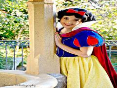 白雪姫のような魅力的な赤リップメイクの作り方。