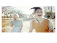 ベストは1枚で着るのが旬。ベスト×オーバー膝丈ボトムスで演じる、イイ女style