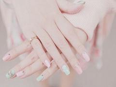 仕事ができる女は、手がキレイ。「愛されオフィスネイル」で指先まで可愛く♡