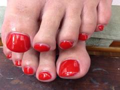 準備OK？夏の爪先はフットジェルネイルで彩を♡