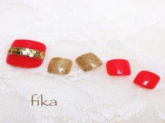 ラメやホログラムでキラキラに♪夏のフットネイル♡