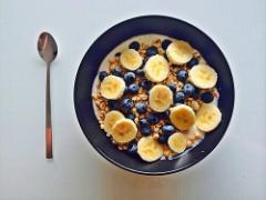 ヨーグルトの次はパンにかけましょ。グラノーラトーストが激うま♡