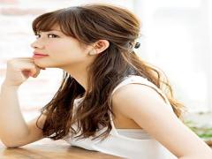 人気のハーフアップスタイルをもっと楽しむために、ヘアアクセサリーを選びましょう♪