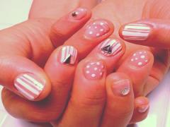 セルフでも簡単なのに、オシャレなぬけ感をプラス♪クリアネイル