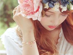 夏だって気を抜かない！ぷるっとした唇でいるための6つの行動とケア方法◎