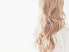 キレイな人は後ろ姿も抜かりない♡なかなか消えない”背中ニキビ”を今すぐ撃退！