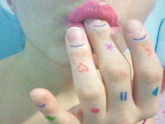 指先だってスッケスケ。「シースルーネイル」で色気全開のトレンドgirl♡