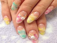 夏らしさ満点！カラフルなマーブルネイルでひと味ちがう指先に♡