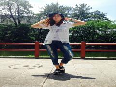 今年のマストアイテム"ダメージデニム"でキレイめコーデ♡