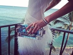 クリアorオーロラ。あなたはこの夏どっちのバッグを選ぶ？