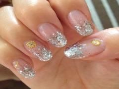 キラキラで派手but大人っぽい。シルバーのホログラムネイルカタログ