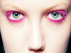 夏らしいジューシーな目元は、なかなか使い切れないITEMで作る！