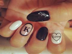 私は色よりデザインで勝負。個性的な‘モノトーンネイル’で差をつけて♡