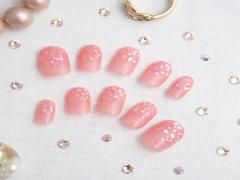 甘く×上品を叶えるネイル。わたし好みのサーモンピンクを見つけて...♡