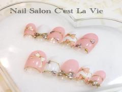 きちんと感もあるのに、可愛さもハズさない！ガーリーなフレンチネイル