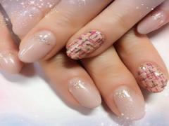 ニットからちょこっとのぞく・・♪冬にぴったりのネイルデザイン