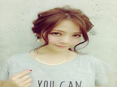 結ぶ前に"ぐしゃぐしゃ"がポイント？おフェロなふんわりまとめ髪ヘアアレンジの秘