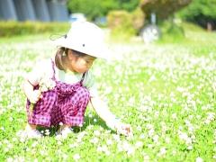 ピクニックで幸せをいただきっ♡シロツメクサの花冠と指輪のつくりかた＊