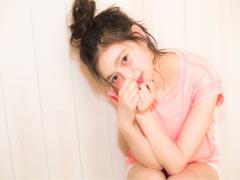 フェロモン3割増。くるんと愛され"後れ毛"ヘアアレンジの作り方