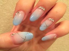 涼しい手元に視線が集まる！グラデーションデザインのジェルネイル♪