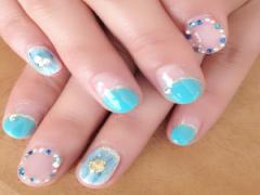 普通のフレンチネイルはもう飽きた。これからは”ラウンドフレンチ”の時代！