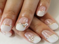 爪先にもドレスを、きらびやかなウエディングネイル特集