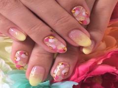 デートは花柄ネイルで女の子らしさをアピールしよう♡