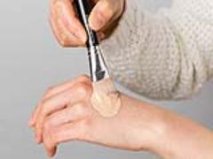 ハリウッド女優も愛用。ファンデーションは◯◯付けで360度完璧美肌に