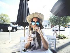 腕が細く見える！袖ひらトップスでさらに細く魅せるポイントは？