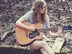 ギター女子はじめます。簡単な4つのコードから始める一曲♪