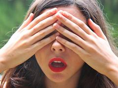 ありきたりのアニマル柄でいいの？真っ白く上品な“スワンネイル”で差を付けるべし♡