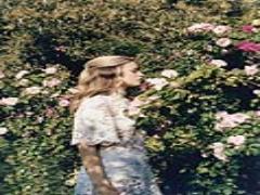 手首につけるだけじゃ、ふわっと香らない。香水の基本的な付け方