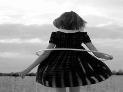 コンプレックスフル活用！低身長の子にしかできないモテ仕草特集♡