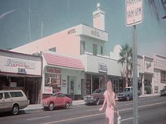 Tシャツ買ったあとが本番！脱フツーコーデを狙う4つのボトムス選び