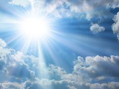 ギラギラの太陽のもとで指先をキレイに輝かせるゴールドネイルまとめ